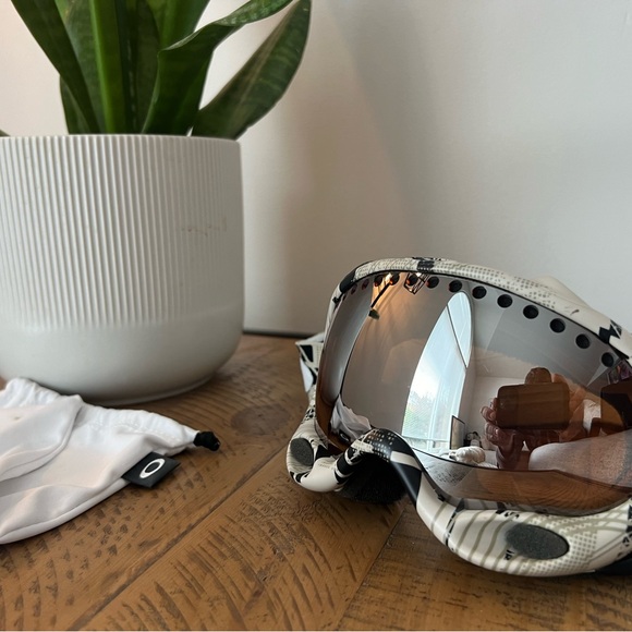 Oakley Goggles - Picture 6 of 7